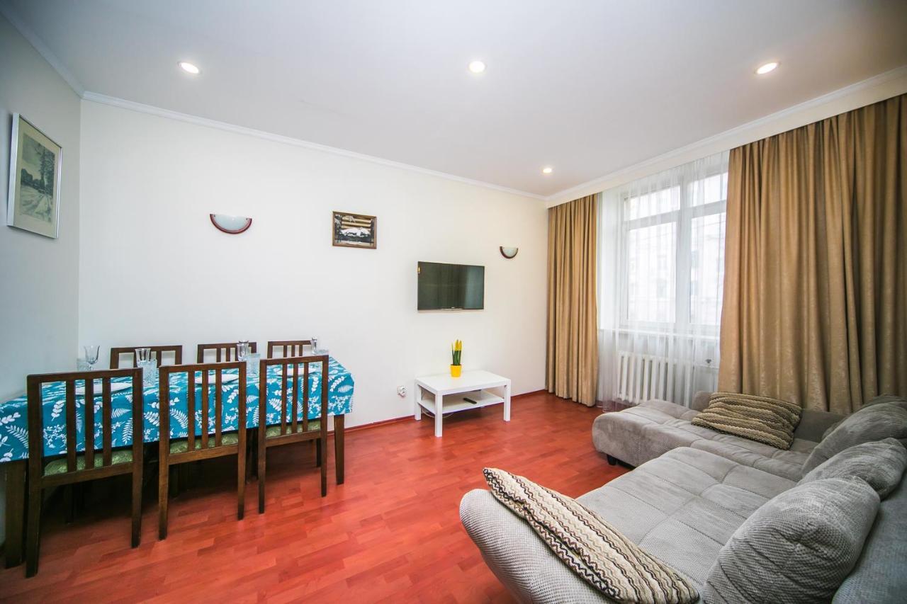 Apartment Ploshchad Pobedy 3 Komnaty Мінськ Екстер'єр фото
