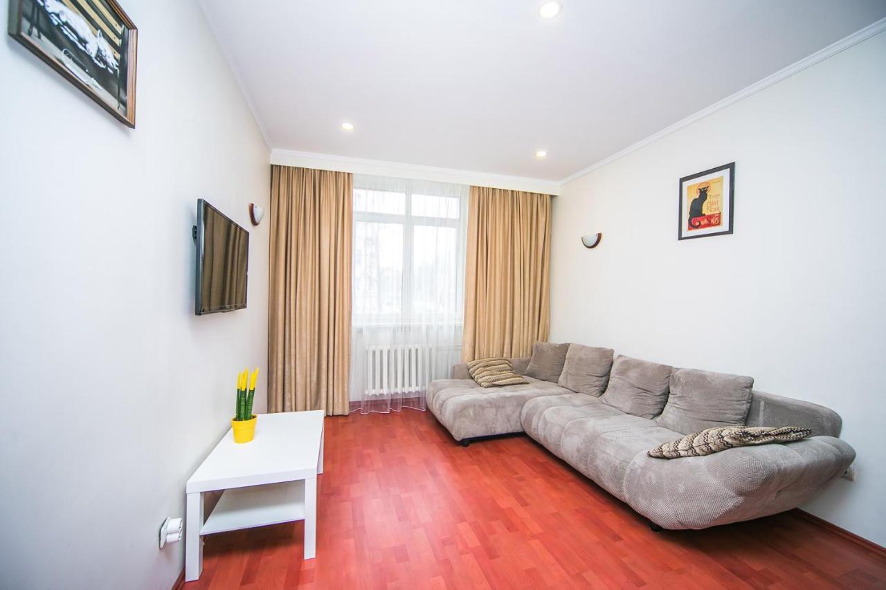 Apartment Ploshchad Pobedy 3 Komnaty Мінськ Екстер'єр фото