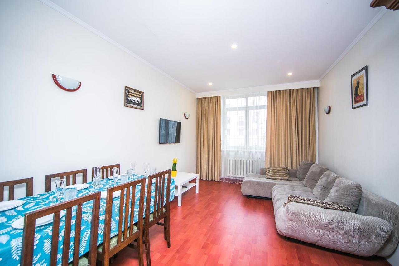Apartment Ploshchad Pobedy 3 Komnaty Мінськ Екстер'єр фото