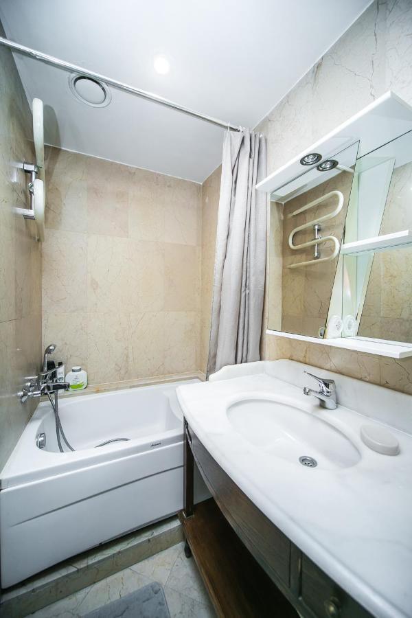 Apartment Ploshchad Pobedy 3 Komnaty Мінськ Екстер'єр фото